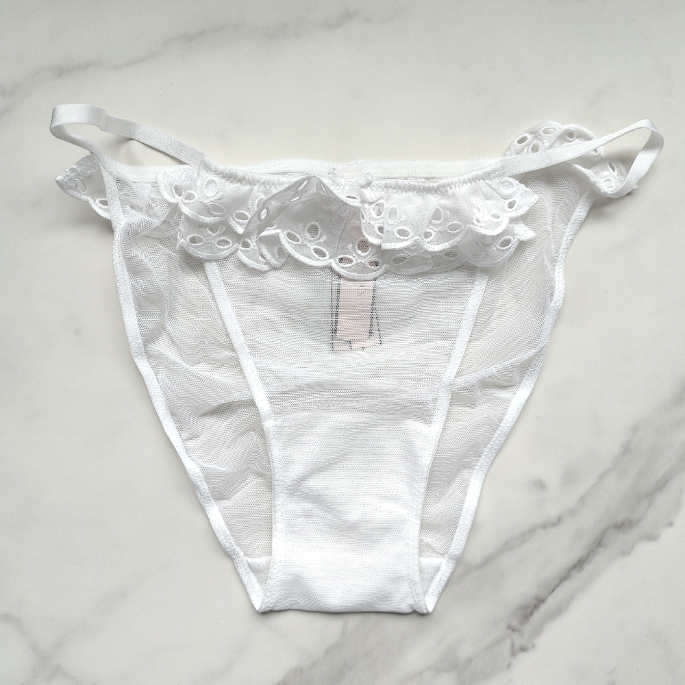 NWT VICTORIA'S SECRET DREAM ANGELS EYELET LACE STRING BIKINI PANTY IN VS WHITE X